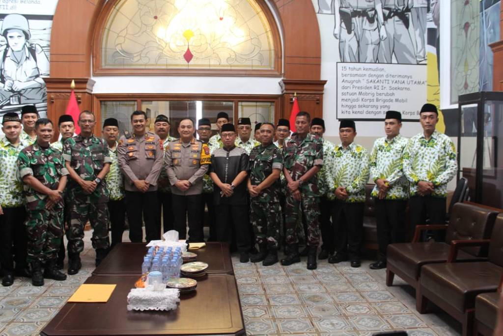 Kasdim 0830/Surabaya Utara Hadiri Pelepasan Calon Jama’ah Umroh di Polrestabes&nbsp;Surabaya