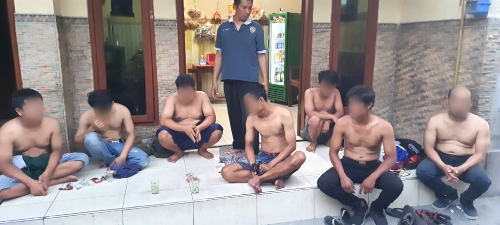 7 Orang Diamankan Polisi saat Beli Miras di&nbsp;Jombang