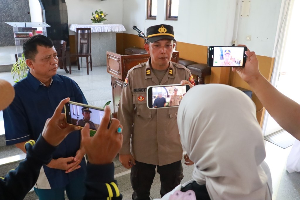 Jelang Kenaikan Isa Almasih Polres Tanjung Perak Sterilisasi Sejumlah&nbsp;Gereja