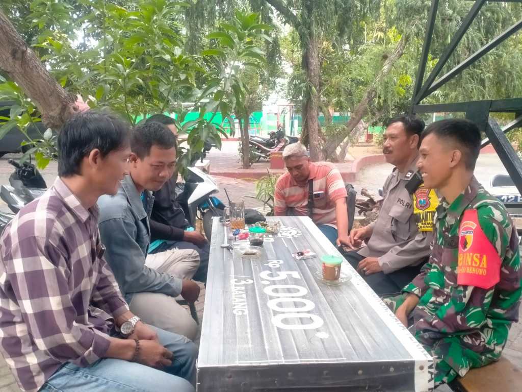 Sambang Wilayah, Babinsa Bersama Bhabinkamtibmas Jalin&nbsp;Komunikasi