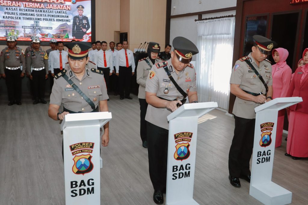 Penyegaran Jabatan, Kapolres Jombang Pimpin Sertijab Kasat Reskrim, Kasat Lantas dan Pengukuhan Kapolsek&nbsp;Tembelang