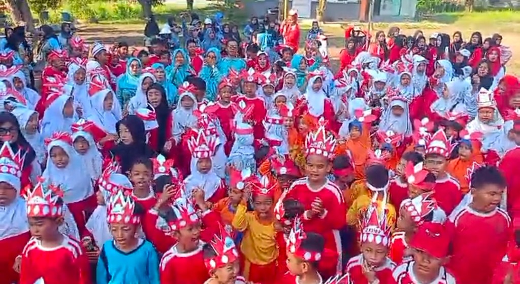 SDN Dapurkejambon 1 Jombang Mengadakan Jalan Sehat Dan Senam Bersama Dalam Memperingati HUT RI Ke&nbsp;79